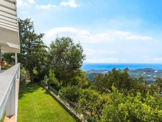 Villa Indipendente in vendita a Taggia