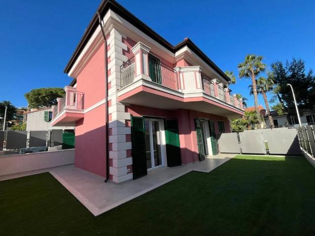 Villa Indipendente in vendita a Arma di Taggia, Provincia di Imperia