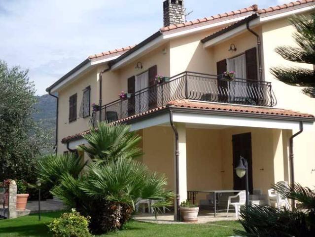 Villa Indipendente in vendita a Castellaro, Liguria