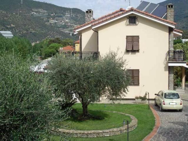 Villa Indipendente in vendita a Castellaro, Liguria