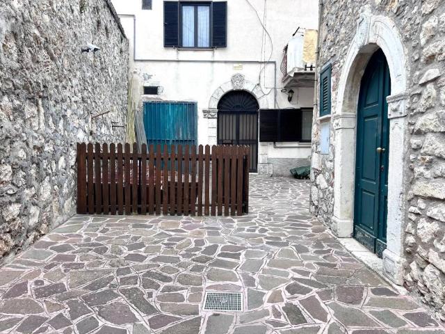 Villa Indipendente in vendita a San Donato, Tagliacozzo