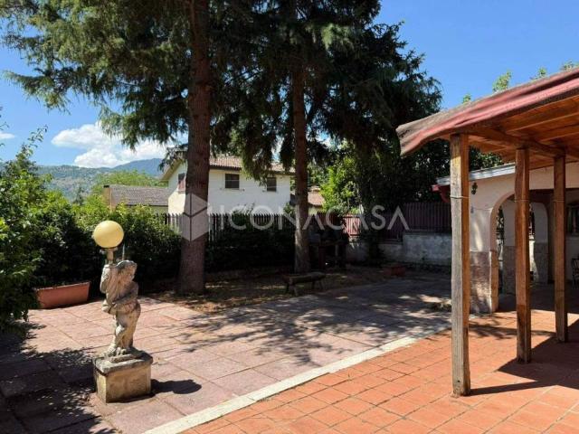Villa Indipendente in vendita a Tagliacozzo, Abruzzo