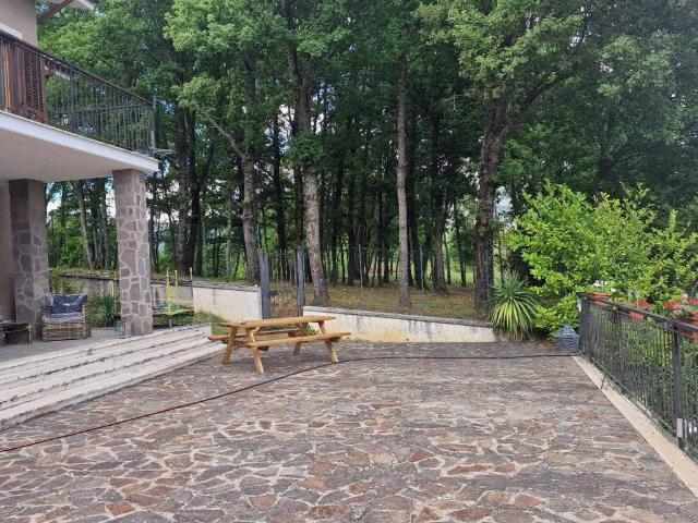 Villa Indipendente in vendita a Tagliacozzo, Abruzzo