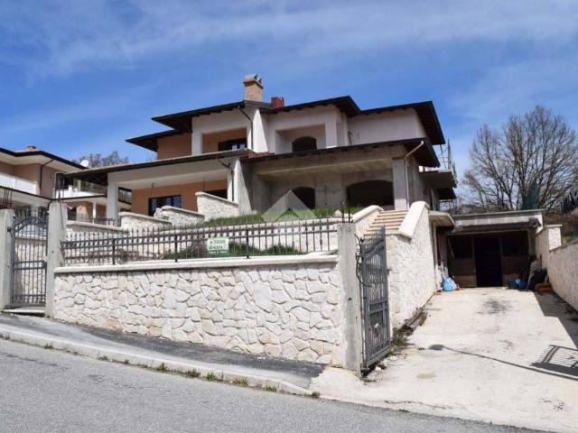 Villa Indipendente in vendita a Tagliacozzo, Abruzzo