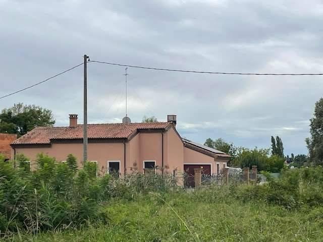 Villa Indipendente in vendita a Taglio Di Po, Veneto