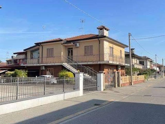 Villa Indipendente in vendita a Taglio Di Po, Veneto
