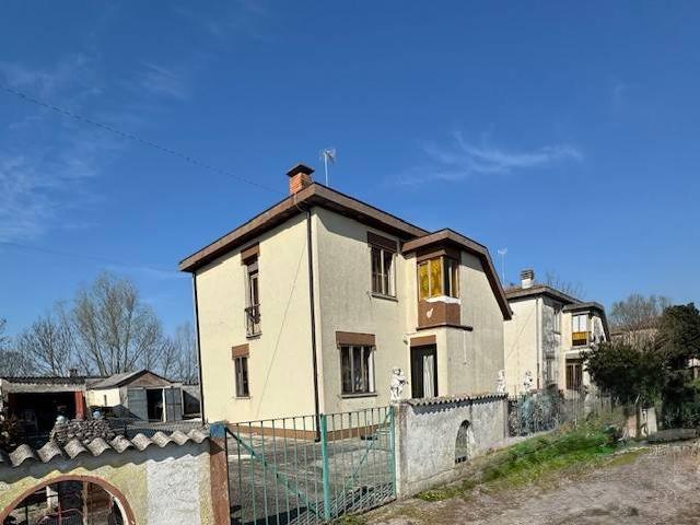 Villa Indipendente in vendita a Taglio Di Po, Veneto