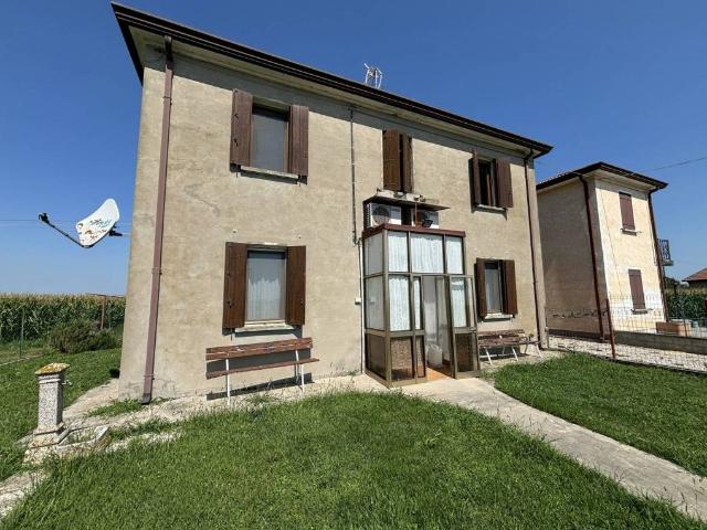Villa Indipendente in vendita a Taglio Di Po, Veneto
