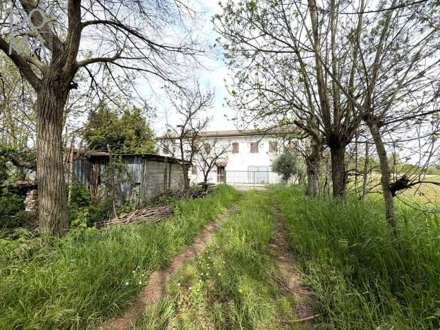 Villa Indipendente in vendita a Taglio Di Po, Veneto