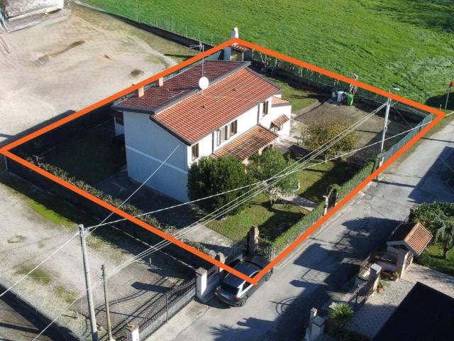 Villa Indipendente in vendita a Taglio Di Po, Veneto