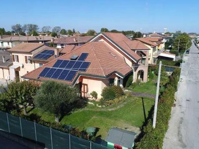 Villa Indipendente in vendita a Taglio Di Po, Veneto