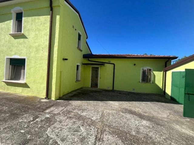 Villa Indipendente in vendita a Taglio Di Po, Veneto