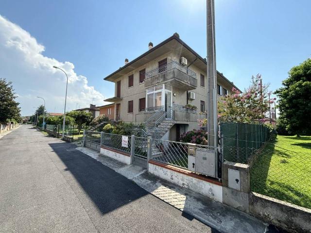 Villa Indipendente in vendita a Taglio Di Po, Veneto