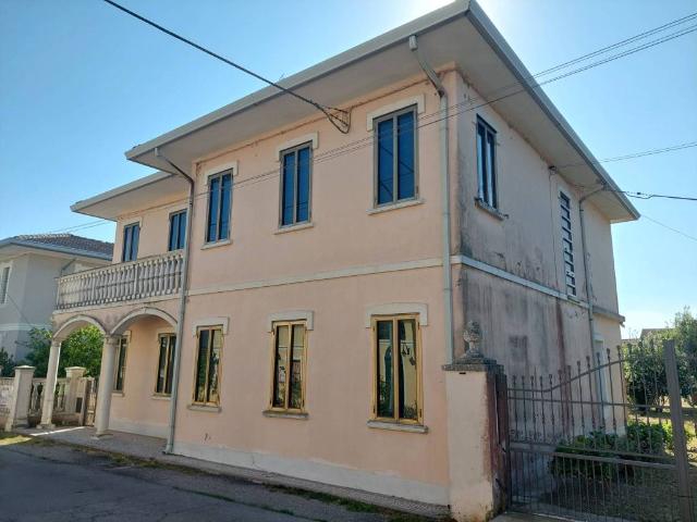 Villa Indipendente in vendita a Taglio Di Po, Veneto