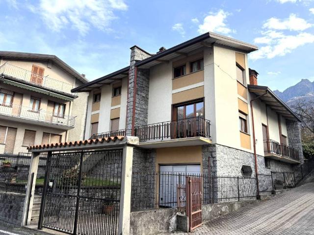 Villa Indipendente in vendita a Talamona, Lombardia