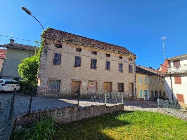 Villa Indipendente in vendita a Tambre D'alpago, Veneto