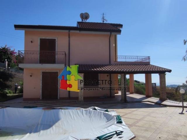 Villa Indipendente in vendita a Taormina, Sicilia