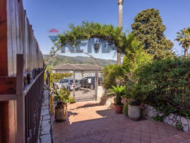Villa Indipendente in vendita a Taormina, Sicilia