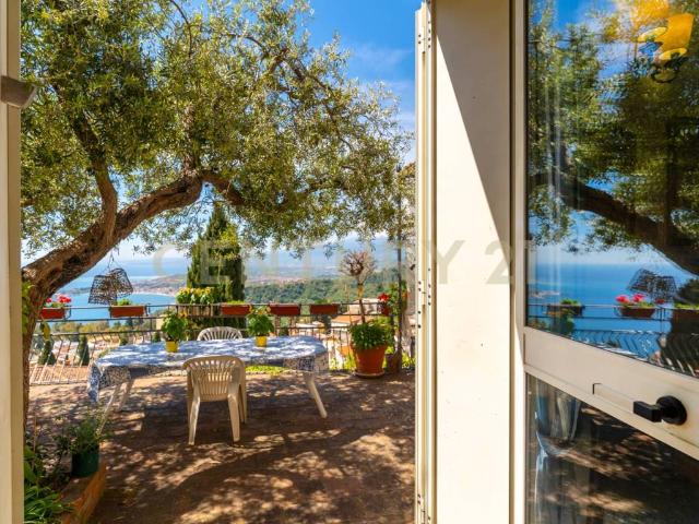 Villa Indipendente in vendita a Taormina, Sicilia