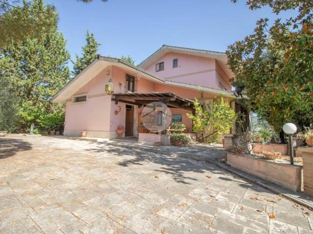 Villa Indipendente in vendita a San Giorgio, Tarano