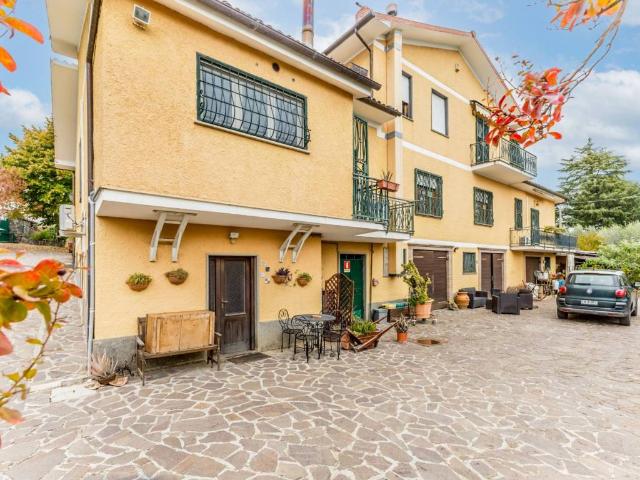 Villa Indipendente in vendita a Tarano, Lazio