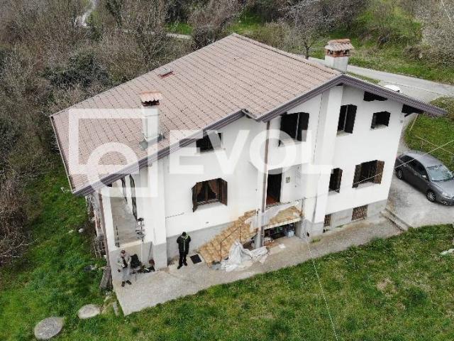 Villa Indipendente in vendita a Tarcento, Friuli-Venezia Giulia