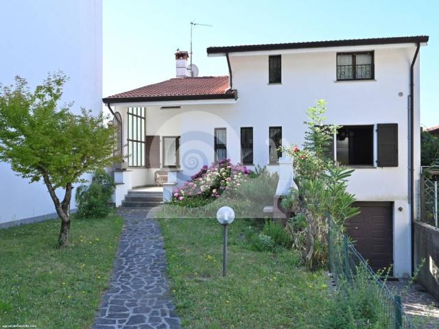 Villa Indipendente in vendita a Tarcento, Friuli-Venezia Giulia