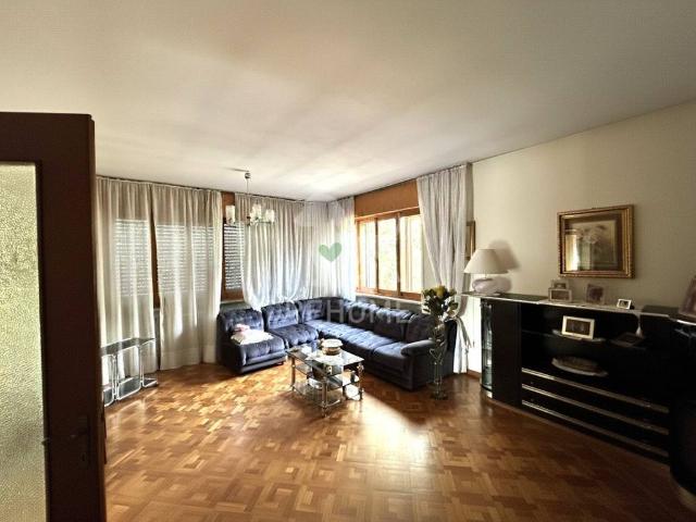 Villa Indipendente in vendita a Tarcento, Friuli-Venezia Giulia