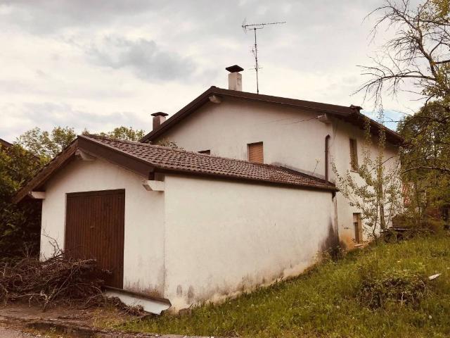 Villa Indipendente in vendita a Tarcento, Friuli-Venezia Giulia