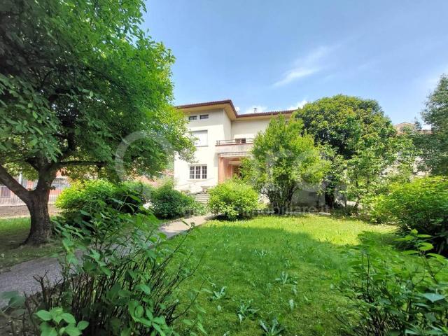 Villa Indipendente in vendita a Tarcento, Friuli-Venezia Giulia