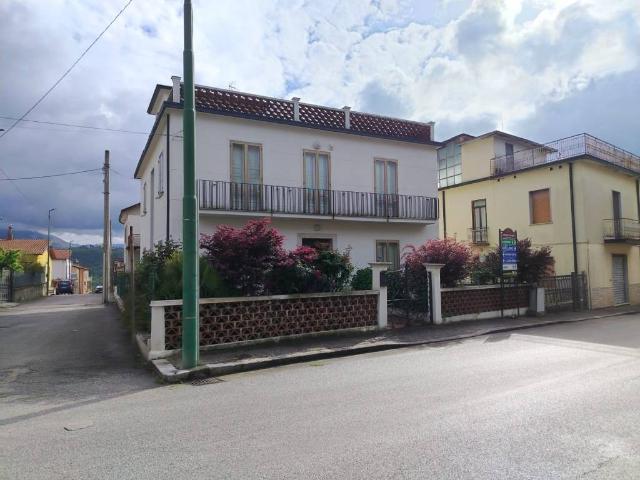 Villa Indipendente in vendita a Taurasi, Campania