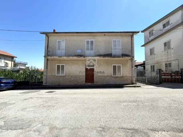 Villa Indipendente in vendita a Taurasi, Campania