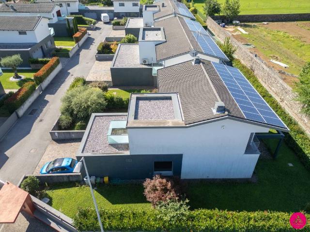Villa Indipendente in vendita a Tavagnacco, Friuli-Venezia Giulia