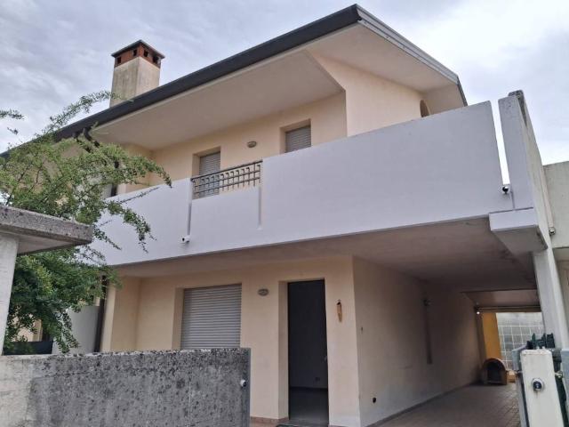 Villa Indipendente in vendita a Branco, Tavagnacco