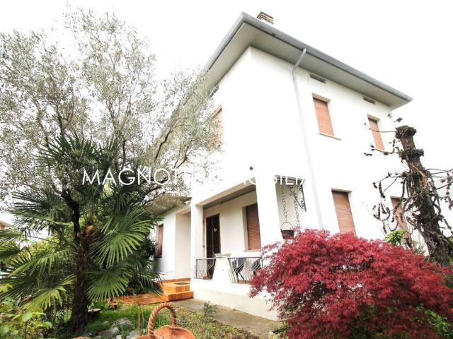 Villa Indipendente in vendita a Tavagnacco, Friuli-Venezia Giulia