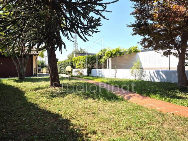 Villa Indipendente in vendita a Branco, Tavagnacco