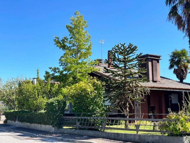 Villa Indipendente in vendita a Tavagnacco, Friuli-Venezia Giulia