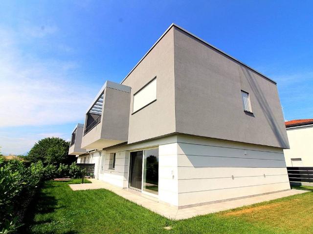 Villa Indipendente in vendita a Tavagnacco, Friuli-Venezia Giulia