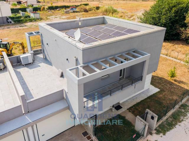 Villa Indipendente in vendita a Tavagnacco, Friuli-Venezia Giulia