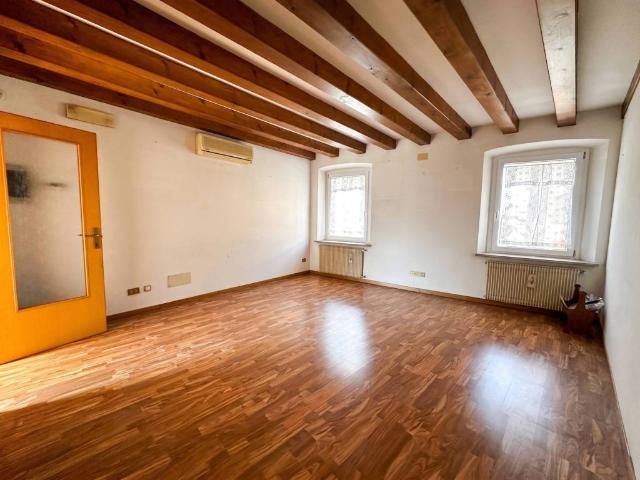 Villa Indipendente in vendita a Tavagnacco, Friuli-Venezia Giulia