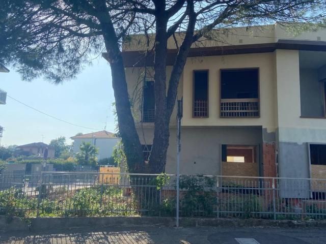 Villa Indipendente in vendita a Tavazzano, Tavazzano con Villavesco