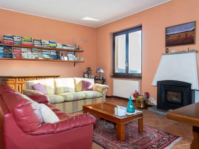 Villa Indipendente in vendita a Ponzate, Tavernerio