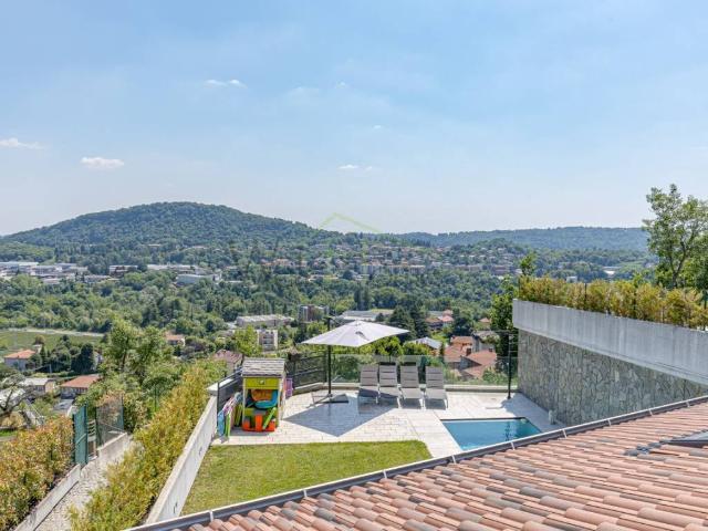 Villa Indipendente in vendita a Tavernerio, Lombardia