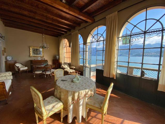 Villa Indipendente in vendita a Tavernola Bergamasca, Lombardia