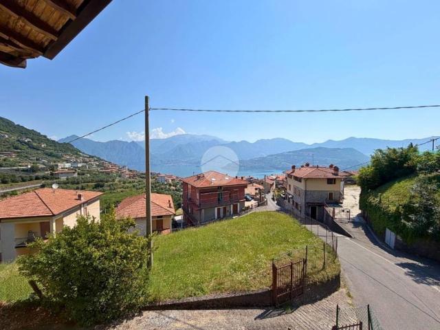 Villa Indipendente in vendita a Tavernola Bergamasca, Lombardia