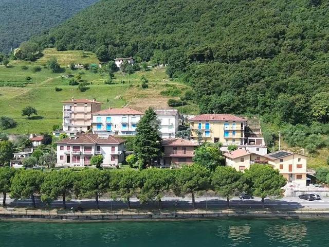 Villa Indipendente in vendita a Tavernola Bergamasca, Lombardia