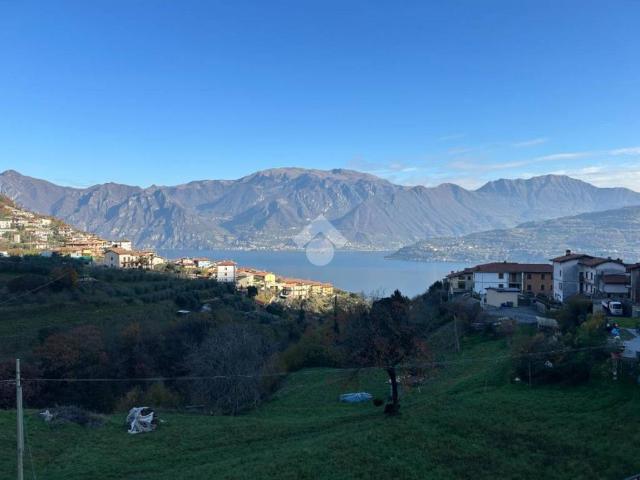 Villa Indipendente in vendita a Tavernola Bergamasca, Lombardia
