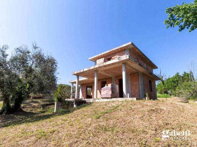 Villa Indipendente in vendita a Picciano, Marche