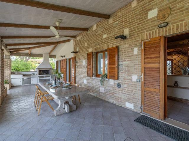 Villa Indipendente in vendita a Marche, Pesaro E Urbino