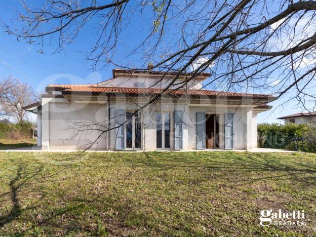 Villa Indipendente in vendita a Picciano, Marche